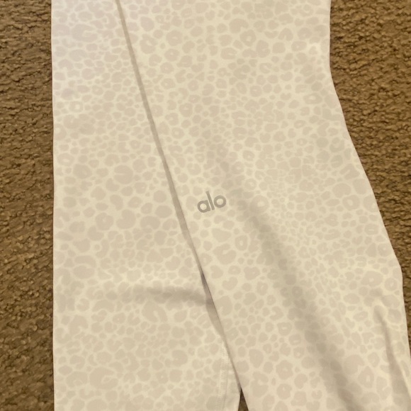 ALO yoga leggings - Picture 3 of 3